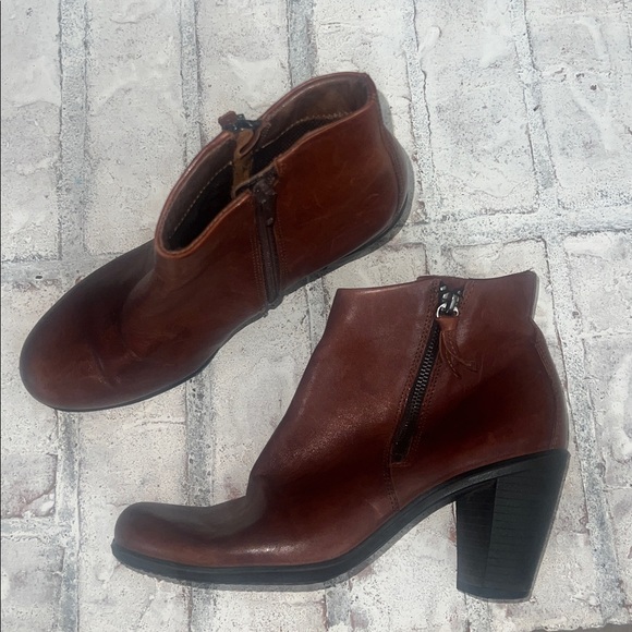 Ecco Brown Leather Ankle Boots with Block Heel size 8 euro 39 - Picture 1 of 6